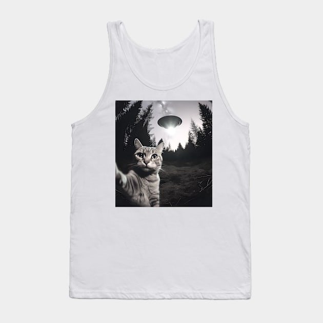 Cat took a selfie with UFO, Black and White Version Tank Top by BloomInOctober